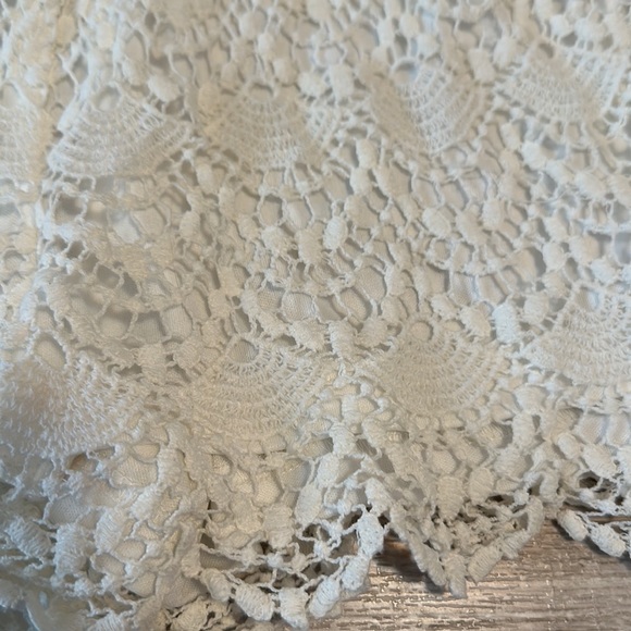 White crochet shorts - Picture 2 of 5